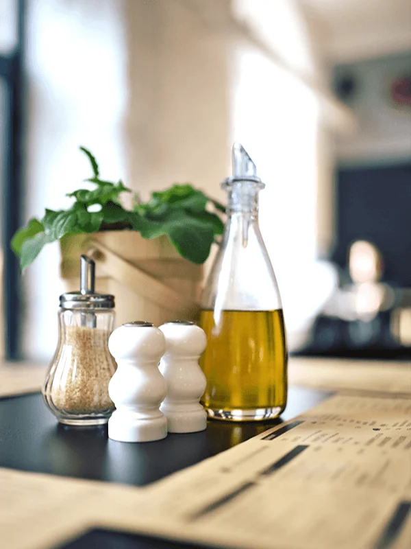 Dầu tràm trà có khả năng trị mụn tuyệt vời nhưng tốn rất nhiều thời gian