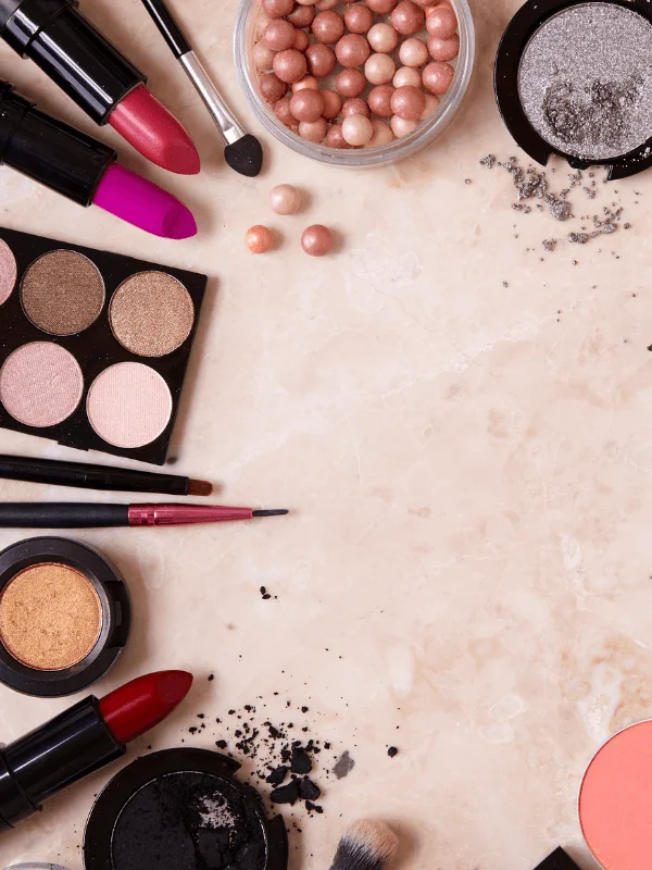 Trang điểm thường xuyên khí da bị bít gây ra nhiều mụn ẩn hơn