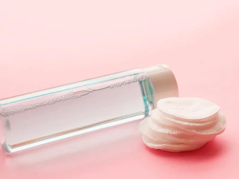 Toner được làm từ Axit axetic giúp kháng khuẩn, làm giảm mụn và ngăn ngừa các vết thâm