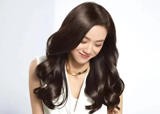 Tóc suôn mượt, bồng bềnh chỉ với một bước