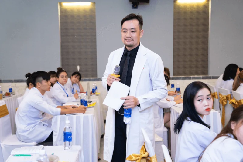 Khóa học về da liễu thẩm mỹ tại RevSkin